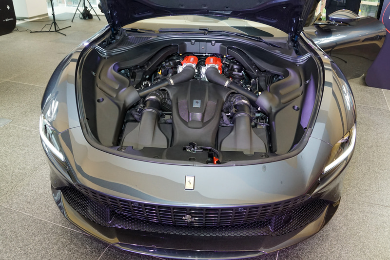 最高出力456kW（620CV）/5750-7500rpm、最大トルク760Nm/3000-5750rpmを発生するV型8気筒 3.9リッターターボエンジン