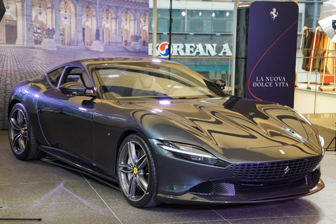 フェラーリ、2682万円の新型クーペ「Roma」日本初披露。「イブニング