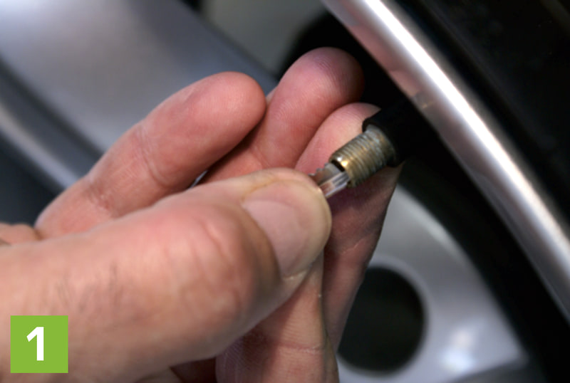 ジャッキアップをした後タイヤのエアを完全に抜く