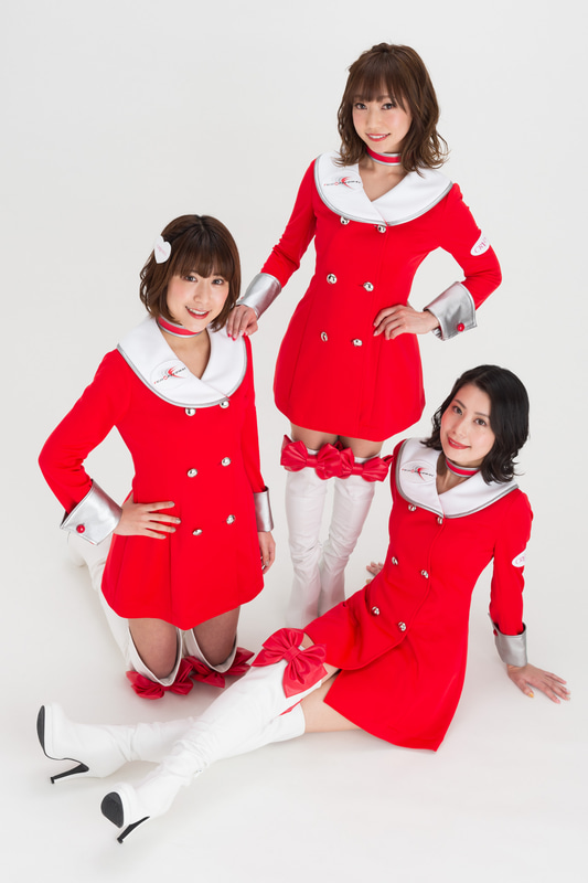 蒼井じゅのさん（写真右）のコメント「念願のクレインズになることができて今から楽しみでいっぱいです！　レースについてはまだまだ初心者ですが、しっかりと勉強してモータースポーツの魅力をお伝えしたいと思います。そして全力で富士スピードウェイを盛り上げていきたいと思います！　どうぞよろしくお願いします！」