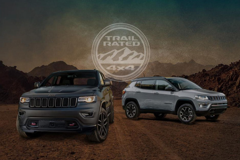 グランドチェロキー・トレイルホーク（左）、コンパス・トレイルホーク（右）