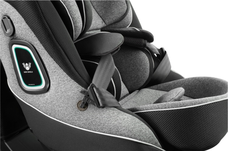 後向き時：440×726～786×546～599mm（幅×奥行×高さ）、前向き時：440×661×719～776mm（幅×奥行×高さ）、重量15.2kg