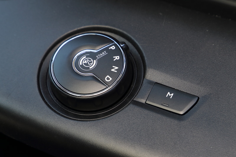 ダイアル式のシフト。外側のリングを回してシフトを変更する