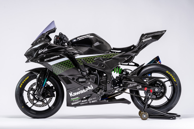 「Ninja ZX-25R」レースイメージ車両。カウリング：A-TEC「BLACKDIAMOND Racing Full cowling」（エーテック）