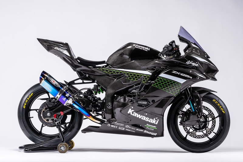 「Ninja ZX-25R」レースイメージ車両。カウリング：A-TEC「BLACKDIAMOND Racing Full cowling」（エーテック）
