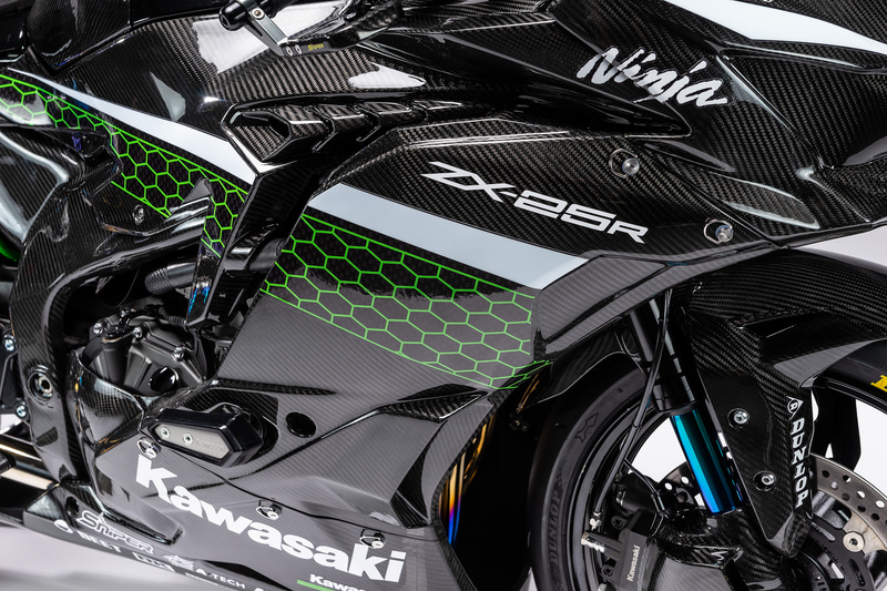 「Ninja ZX-25R」レースイメージ車両