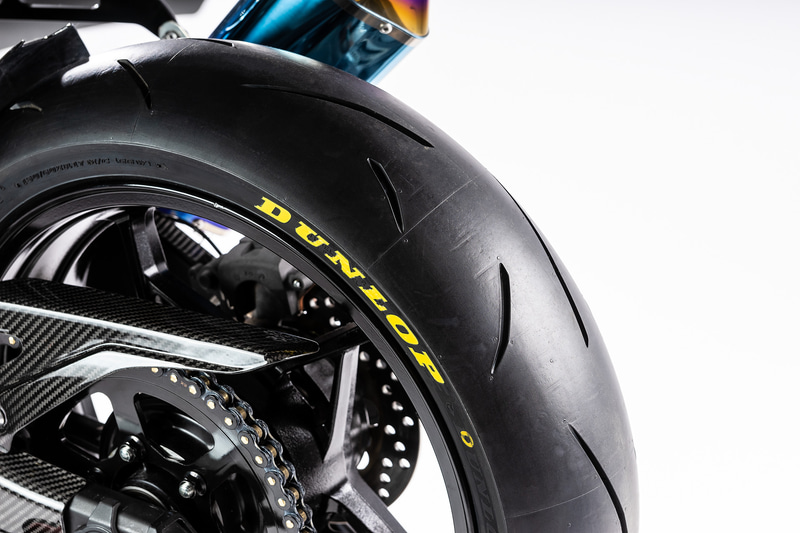 タイヤ：DUNLOP「SPORTMAX α-13SP」（住友ゴム工業）