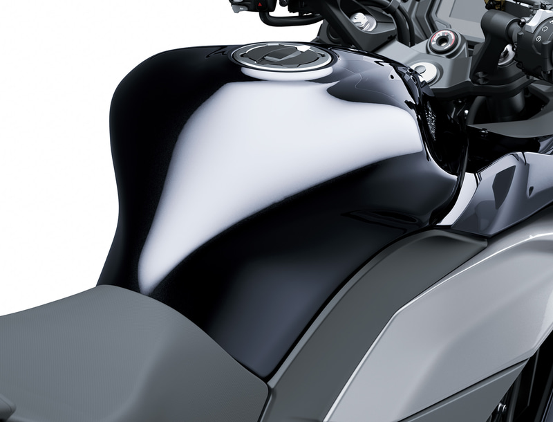 ロングツーリングを実現する19Lのフューエルタンク