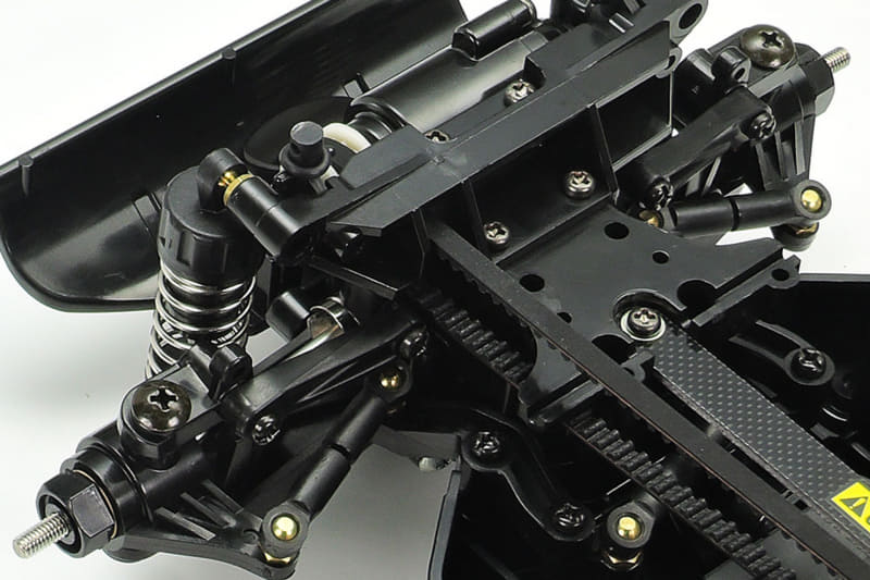 クセのないステアリング反応を生み出す、センターインプット方式の3分割ステアリングシステム