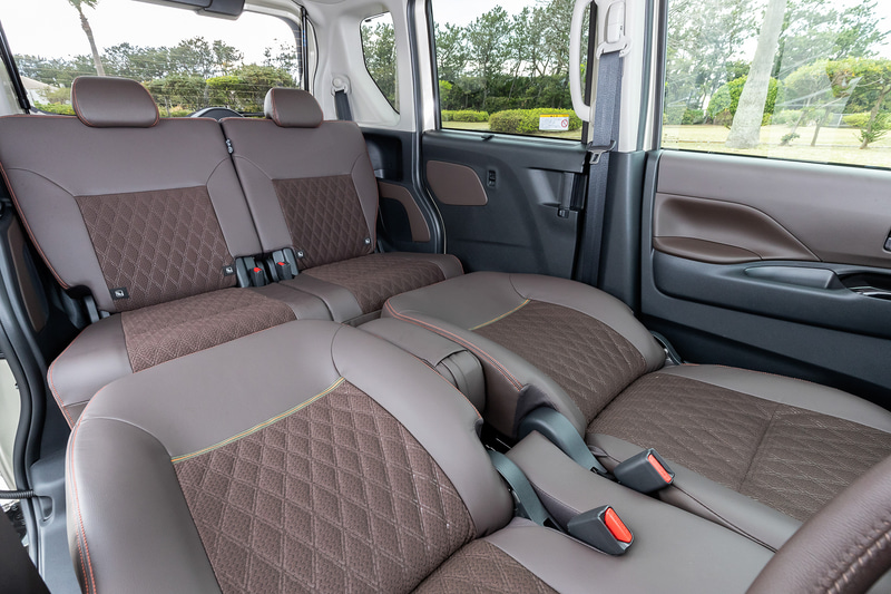 ほぼフラットな状態にすることもできる