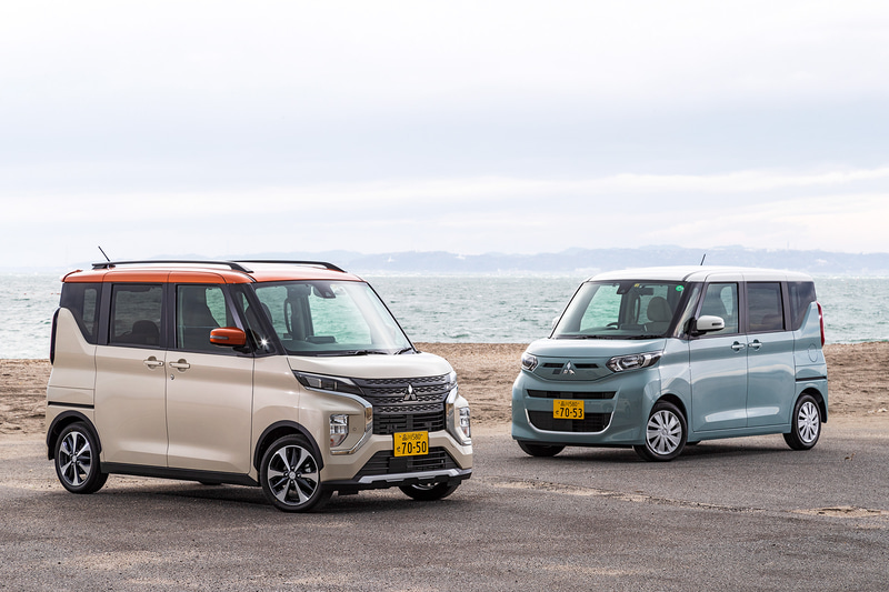 2月6日に正式発表された、三菱自動車工業の新型「eKクロス スペース（左）」「eKスペース（右）」は、3月18日までに約5000台の受注があり好調なスタートを切っている。左は「ekクロススペース T」（185万9000円）、右は「ekスペース G」（154万2200円）