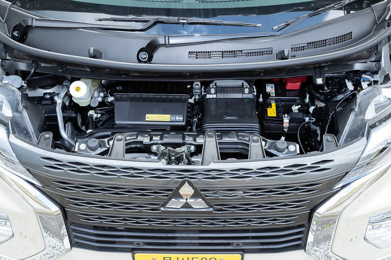 同ターボユニットのスペックは最高出力64PS/5600rpm、最大トルク100Nm/2400-4000rpm。ハイブリッドのスペックは共通で、モーターは最高出力2.7PS/1200rpm、最大トルク40Nm/100rpm。駆動方式は2WD（FF）と4WDを設定