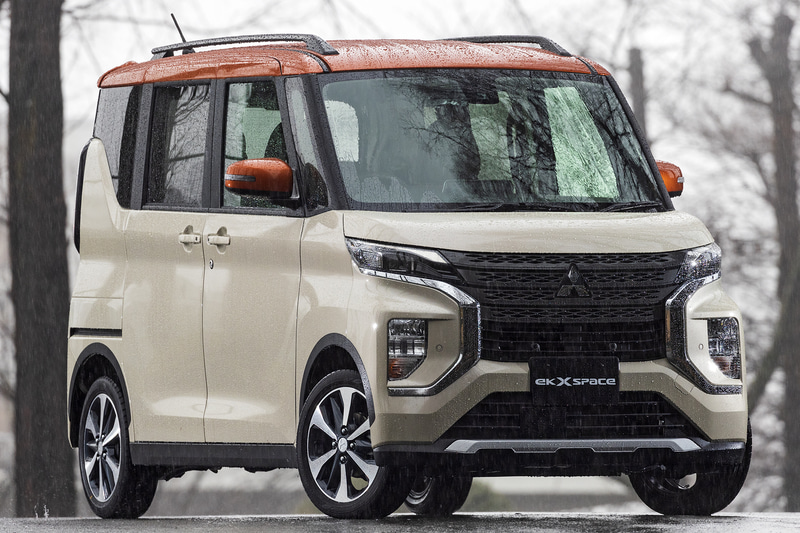 新型「ekクロススペース」。フロントまわりの造形はekクロスを継承しているが、ヘッドライトは上の部分