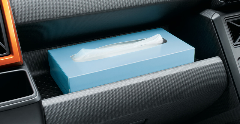 大型インパネトレイにはボックスティッシュも入れられる