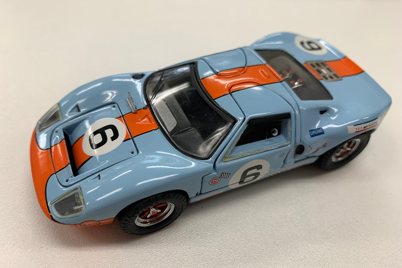 1969年ル・マン24時間レース勝者の、ジョン・ワイヤ率いるガルフカラーの「GT40」。5.0リッター制限のためV8 4.7リッターだが熟成され強かった
