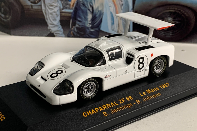 時代の寵児、「シャパラル 2F」。ハイマウントウイングが度肝を抜いた。3速ATを使っている