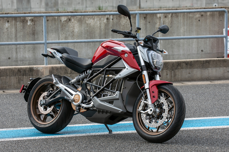 MSソリューションズの電動バイクセレクトブランド「XEAM」で扱うZero MotorCycles製の大型電動バイク SR/F。販売予定価格は300万円（税別）