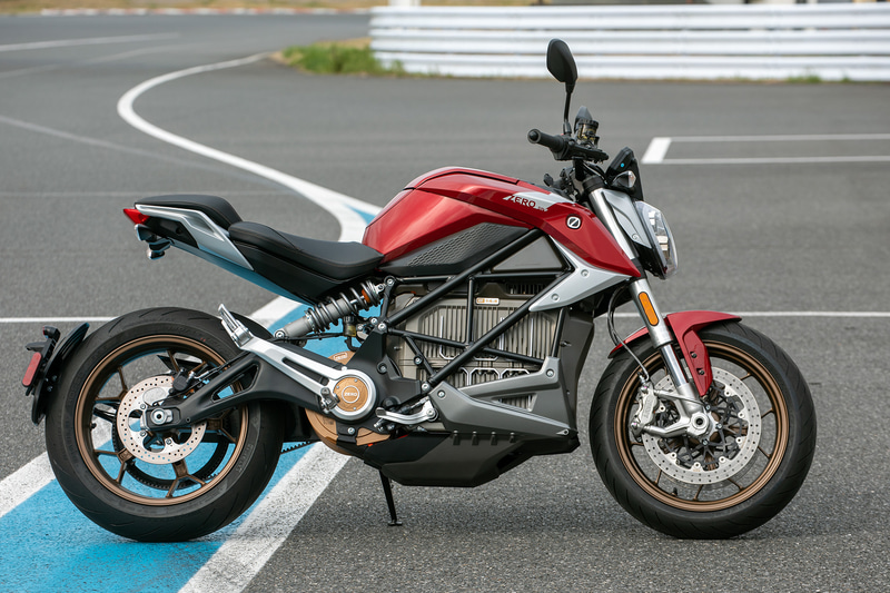 MSソリューションズの電動バイクセレクトブランド「XEAM」で扱うZero MotorCycles製の大型電動バイク SR/F。販売予定価格は300万円（税別）