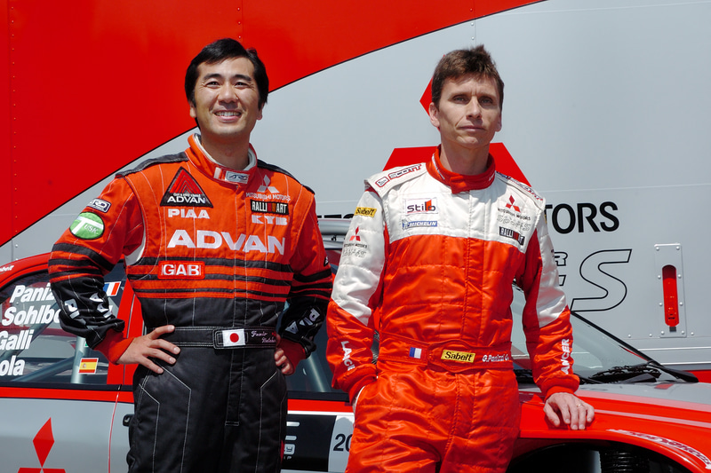 三菱は2003年にはすでにラリーイベントを開催していて、開催される2004年の春にはワークスドライバー、ジル・パニッツィ選手も来日していますが、皮肉にもラリージャパン直前に三菱はWRCから撤退。ランサーWRC04が日本のファンの前で走ることはありませんでした（泣）
