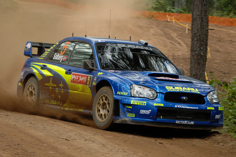 2004年、2005年、ともにスバルのペター・ソルベルグ選手は、他を圧倒する走りでファンを魅了しました。2004年は最初のステージから1度も首位を譲ることなく優勝。そして2005年は……