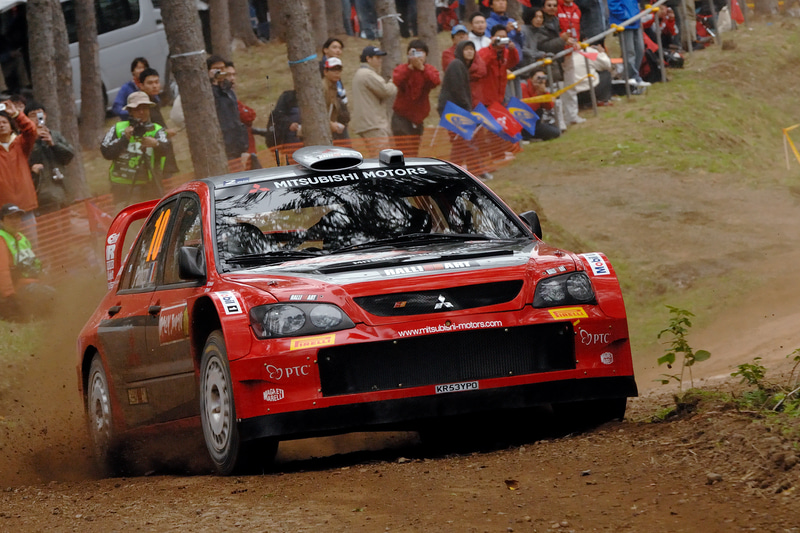 2005年、ついに三菱のワークスマシン「ランサーWRC05」が日本のファンの前で走りました。ちなみに三菱はこのシーズンをもってWRCの活動を終了したので、ラリージャパンへの参戦はこの年だけとなってしまいました