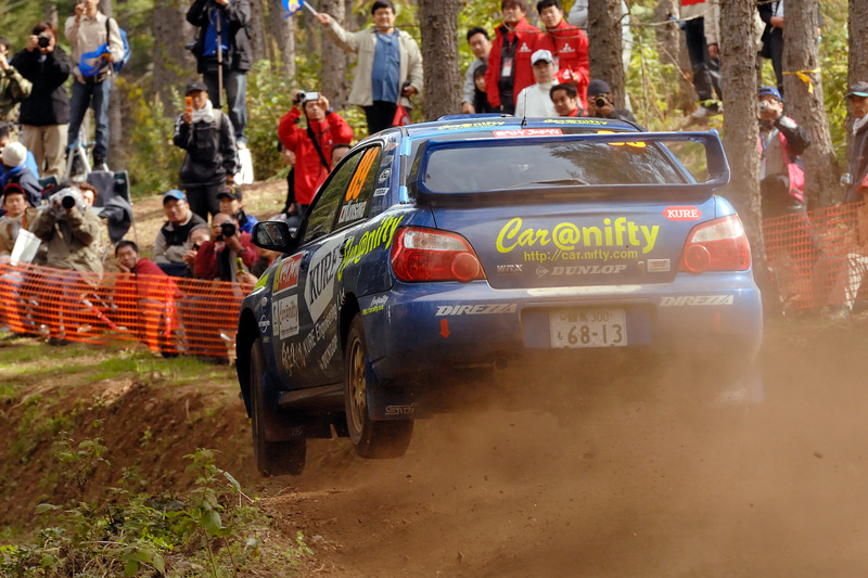 三菱ランサーエボリューションと双璧をなす人気モデルスバル「インプレッサWRX」も多数参戦しています。この頃はいろいろなカテゴリーでライバルとして比較された2台ですが、それが両車が進化を重ね続けるエネルギーだったのかもしれません