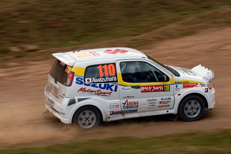 ラリーで活躍するマシンは4WDターボだけにあらず。ダイハツストーリアやブーン、ホンダシビック、スズキスイフトスポーツなど、いろいろなマシンが参戦しています