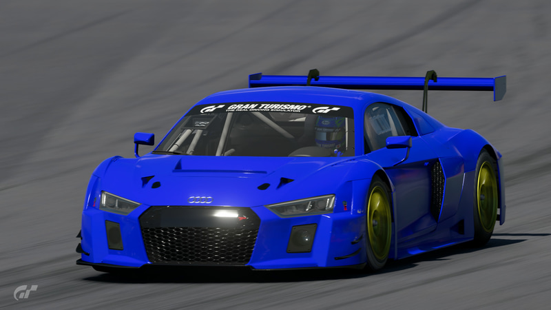 記者が使用する「R8 LMS '15」