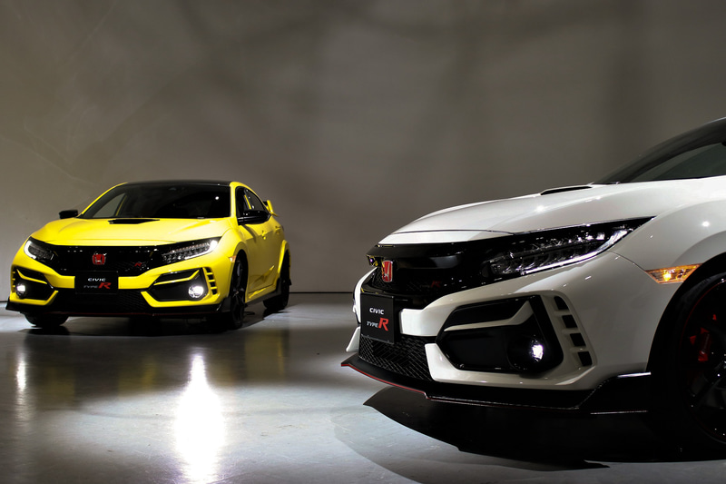 シビック TYPE R リミテッドエディション（左）は日本で200台が販売される予定