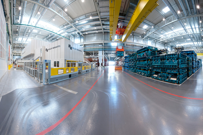 コンサートは日ごろアウディ車を生産しているドイツ インゴルシュタットのプレス工場を舞台に行なわれる