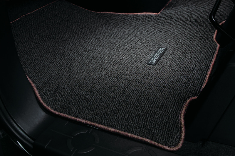 フロアマット（ブラック×ダークブラウン、JASPERロゴメタルエンブレム、吸・遮音機能付）