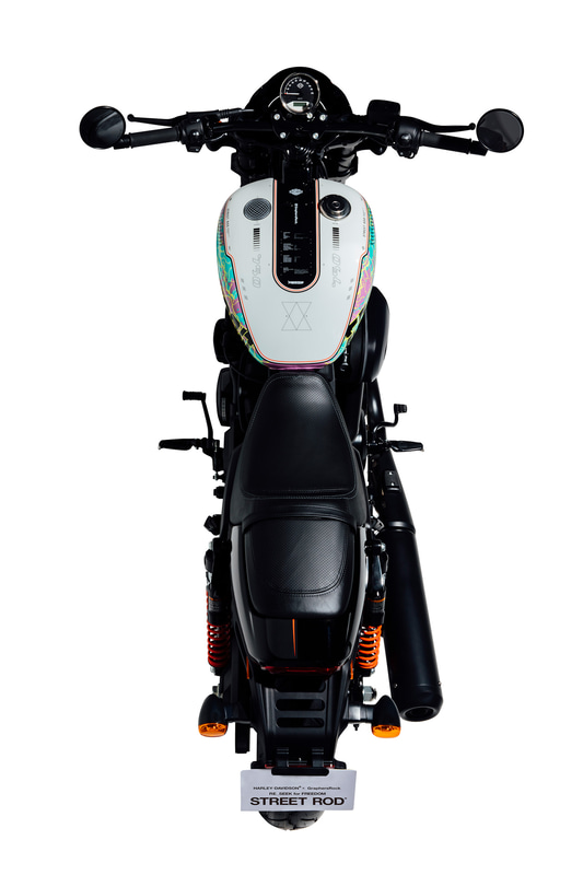 「毛細血管」をイメージした色鮮やかなフューエルタンクを装備