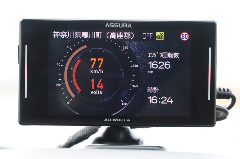 10km/h以上では車速や回転数などを表示