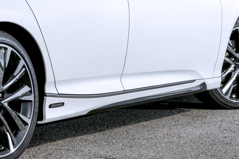 サイド用「ロアスカート」は左右セットで6万6000円