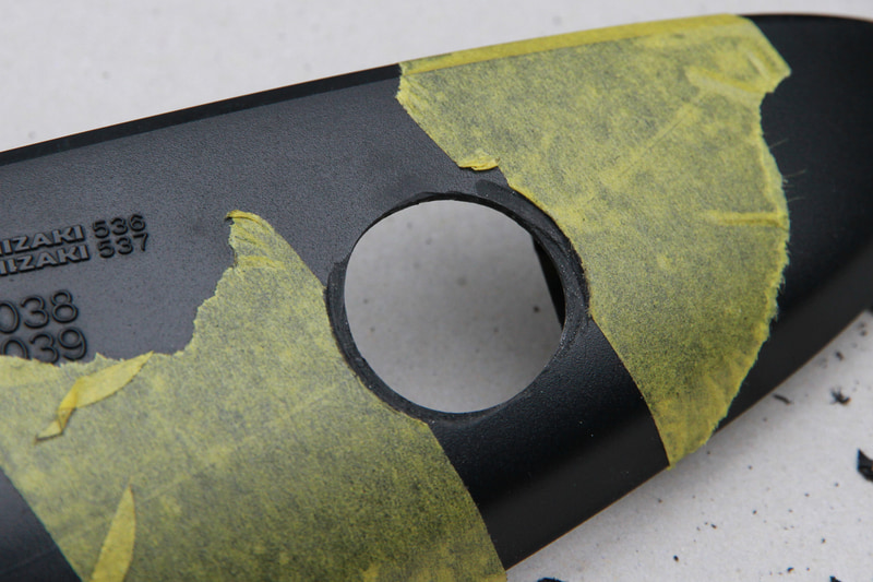 装着面が曲面なので、収まりがよくなるよう周囲を平らになるようリューターで削りました