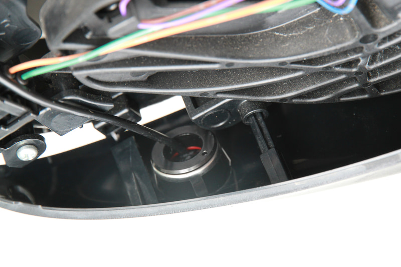 カバーを組み付けようとしたところカメラが内部で干渉することが発覚