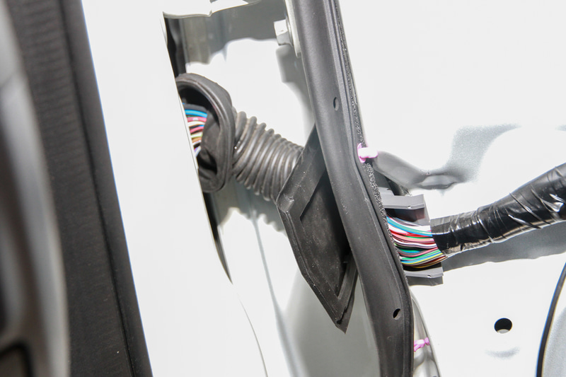 とりあえずブーツを外してみます