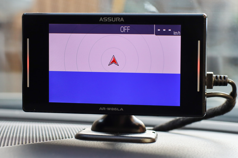 最初の起動時。GPSを捜索中。この後1分10秒ほどで捕捉して地図が表示されます