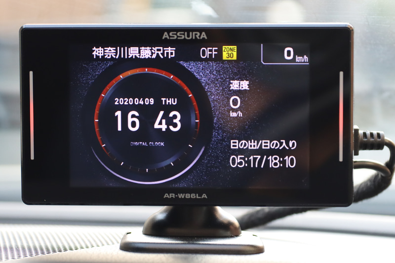 待ち受け画面はデフォルトでメーターや時計、フォトフレーム、災害通知などさまざまなパターンが用意され、さらに別のコンテンツをダウンロードすることも可能