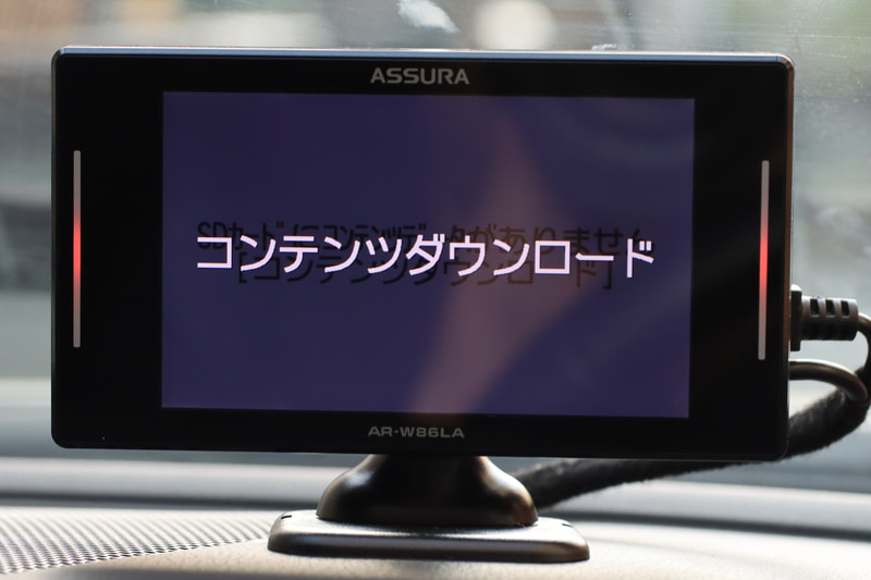 待ち受け画面はデフォルトでメーターや時計、フォトフレーム、災害通知などさまざまなパターンが用意され、さらに別のコンテンツをダウンロードすることも可能