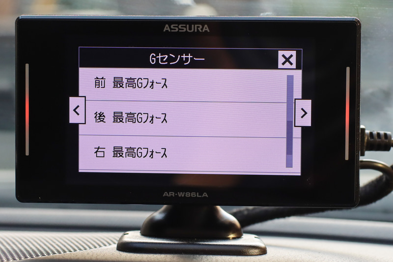 メーターなどの待ち受け画面に何の項目を表示するかは任意で変更可能。選べる項目は車速やG、0-400m加速、時計など、さらにOBD2をつなげば車種にもよるが水温や燃費、電圧、吸気温度なども表示できる