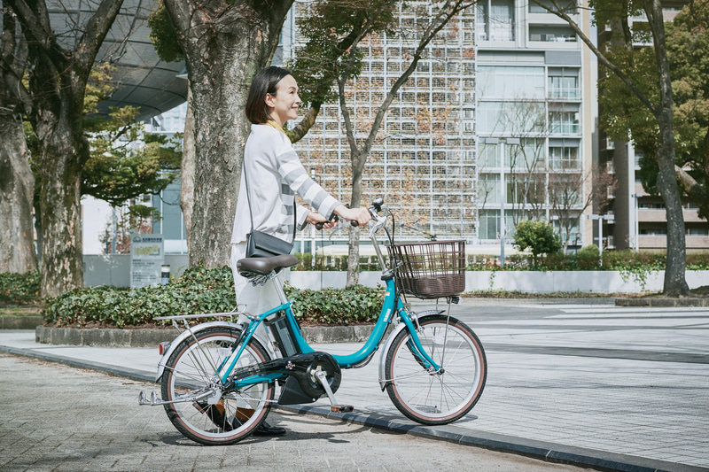 軽量設計で段差の乗り越えや駐輪場のロックの上げ下ろしなども楽にできる