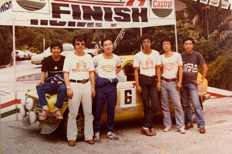フィニッシュ後の記念撮影。左からナビの田口次郎、監督の寺尾慶弘氏、私、堀内メカ、阿部メカ、寺尾メカ