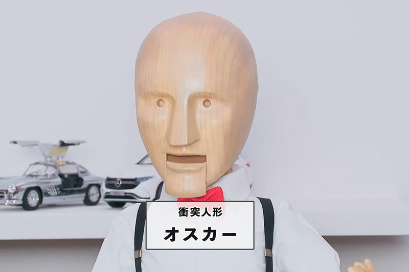 Bertha and Oskarのタイトル通り、ベルタ（左）とオスカー（右）の2人（？）がメルセデスの歴史や安全性をコミカルに紹介する