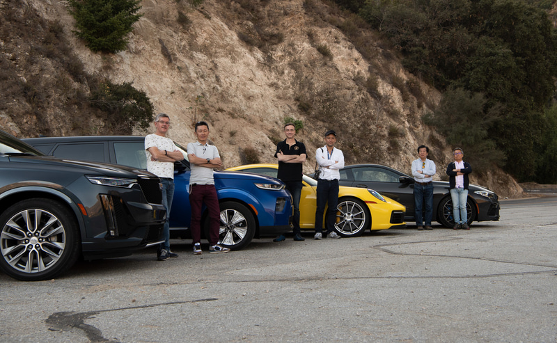 2019年末に行なわれた2020年のWCOTY選考試乗会。筆者（一番右）もその試乗会に参加してテルライドに乗った