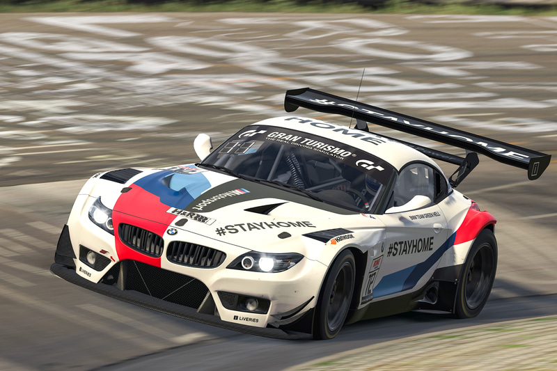 ボディに「#STAY HOME」とデカールされたレーシングカー