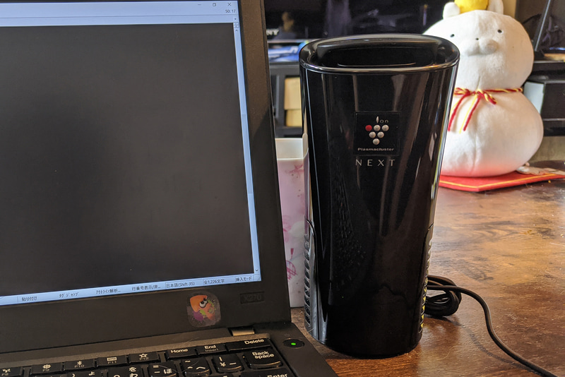 在宅での仕事中にPCから給電してプラズマクラスターイオン発生器を使ってみた。USB対応だとこんな使い方もできる