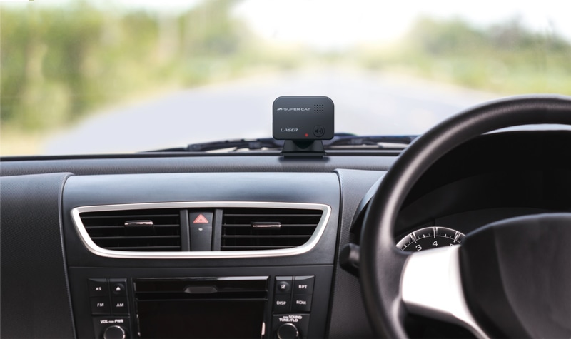 付属の専用ブラケットで固定