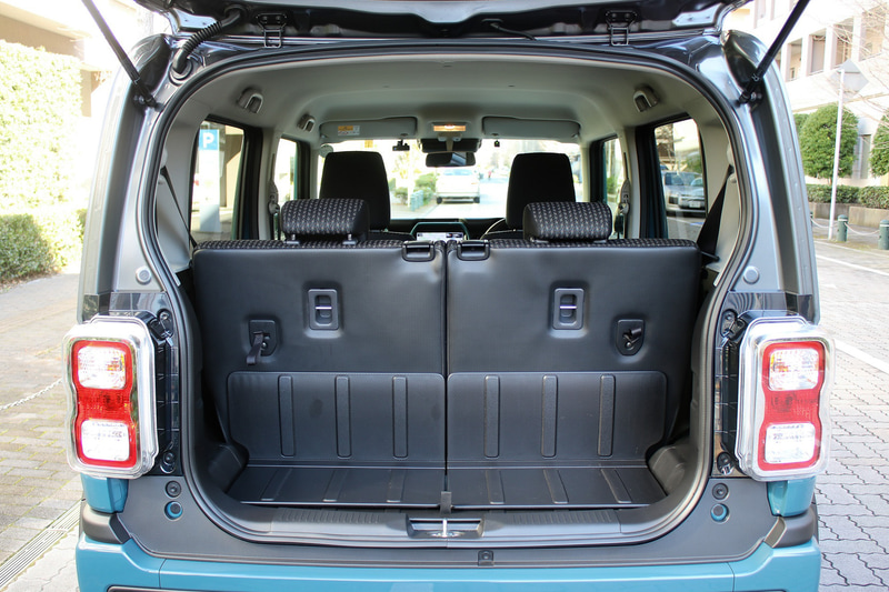 2代目ハスラーのラゲッジスペース。リアシートは左右分割可倒式