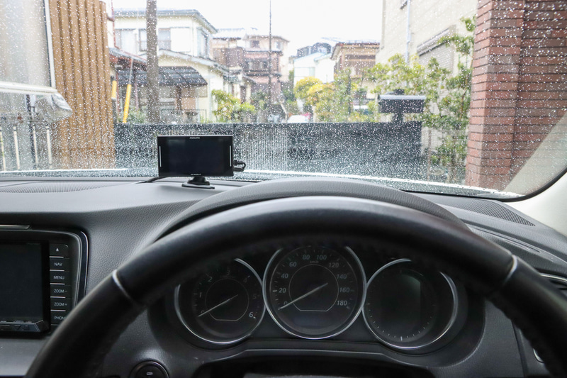 微妙にですが、取り付け位置を少し右寄りに。これでますます視線移動が少なくなりました